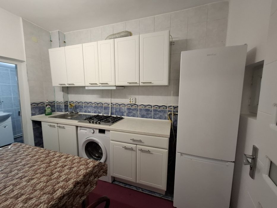 Închiriez garsoniera in vila