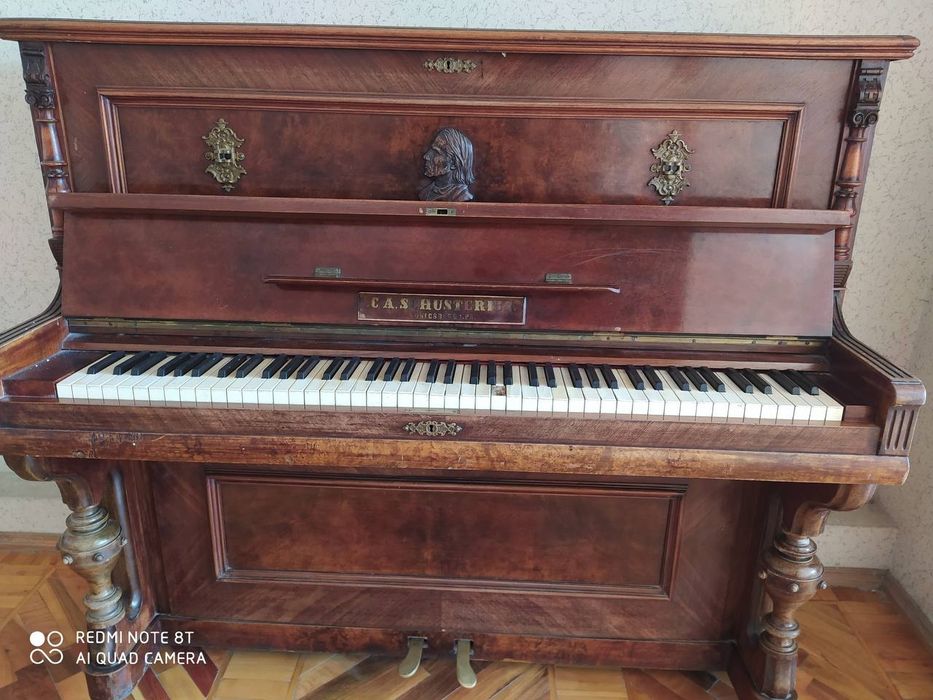 Продаётся  Антикварное Пианино в хорошем состоянии б/у