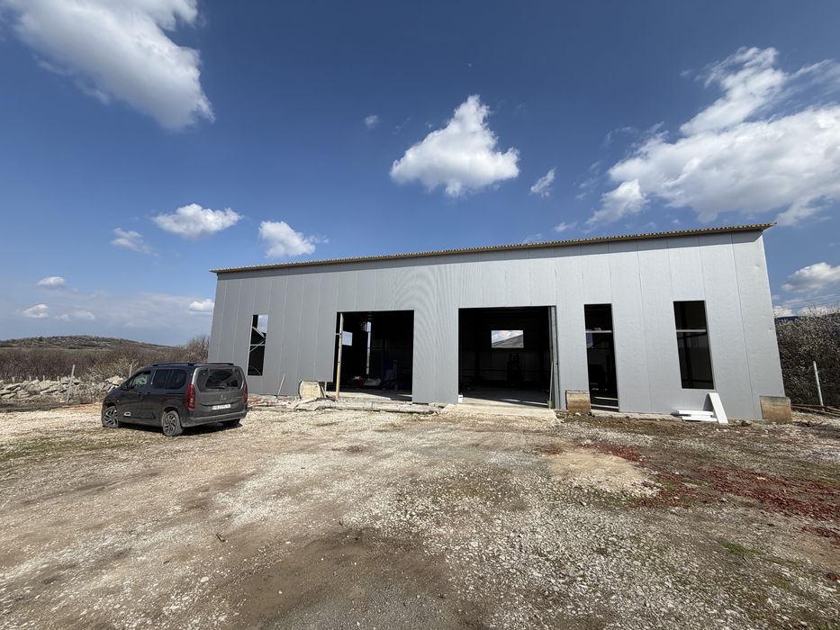 Складова база  + хале 500 квадратни метра