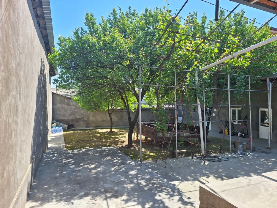 Shofayiz mahallasida 3,23 sotixli Uy sotiladi