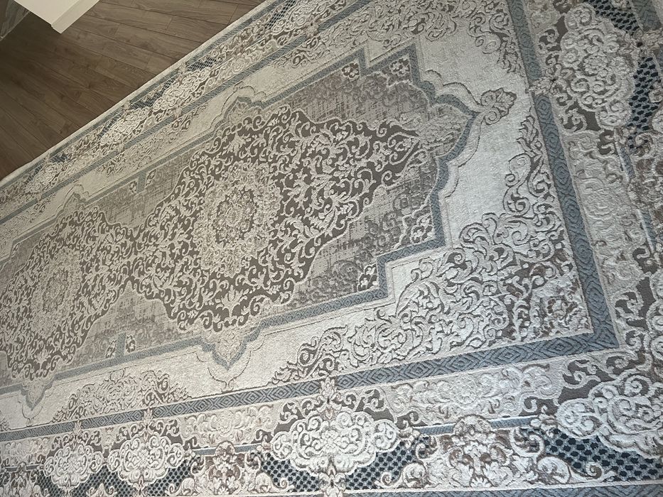 Продается ковер шелк