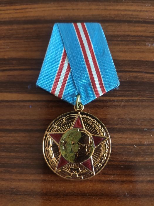 Медаль сотилади..