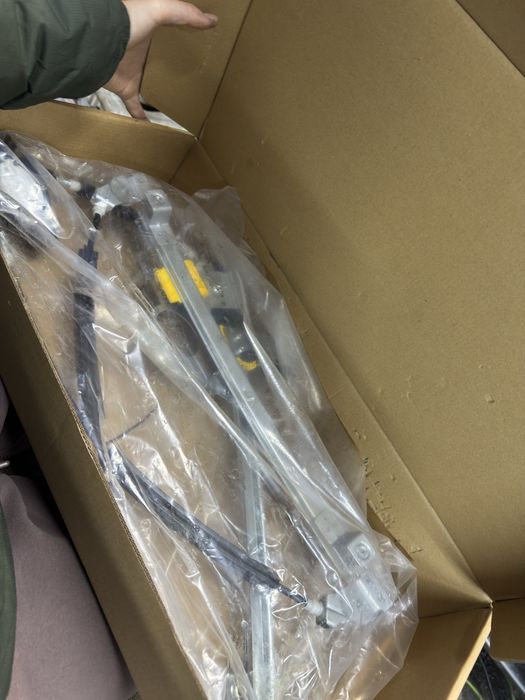 Продам стеклоподьемник Ford focus1 передний левый