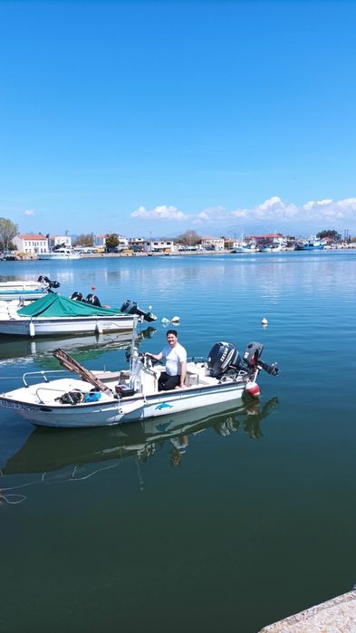 Продавам лодка за риболов