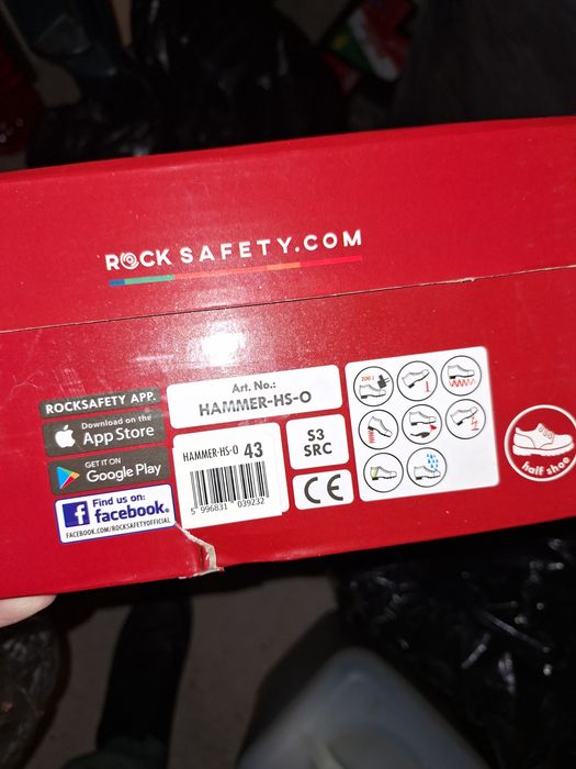 Продавам два чифта летни работни обувки и един чифт зимни