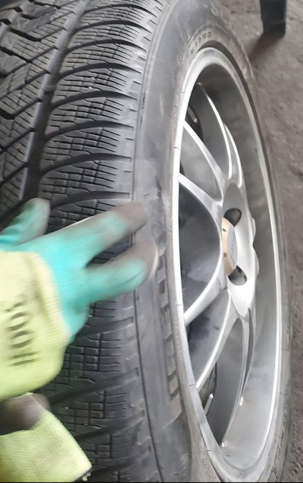 Продавам зимни гуми Пирели 235/55/18