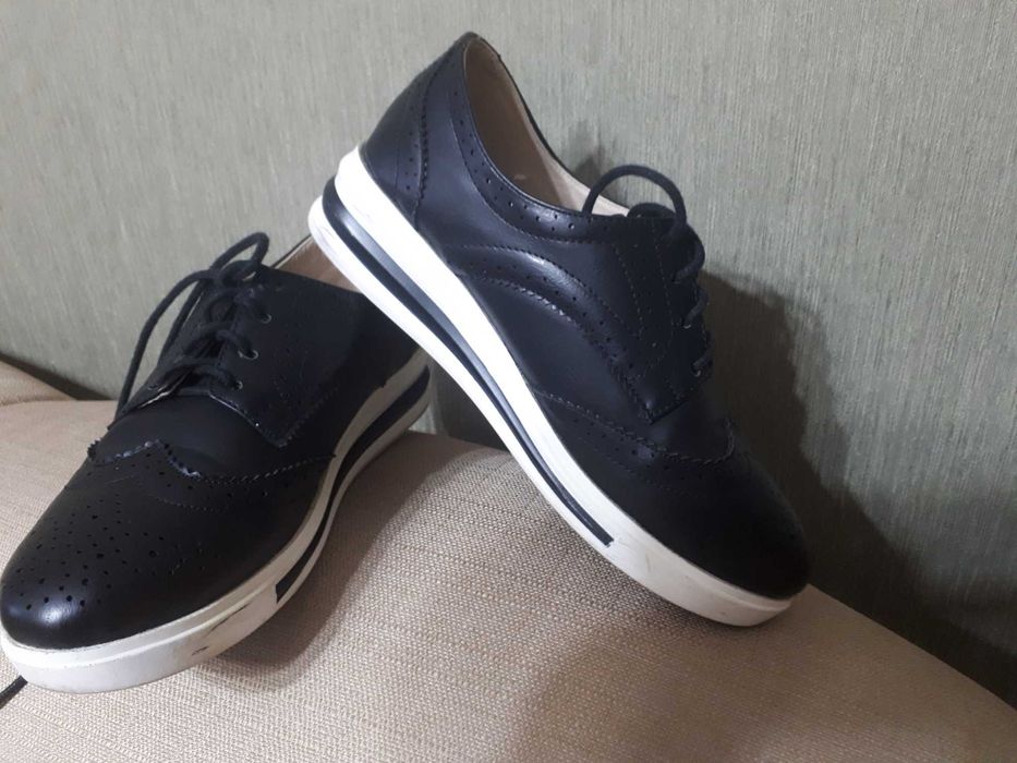 Кроссовки для девочки 36 размер. кожа