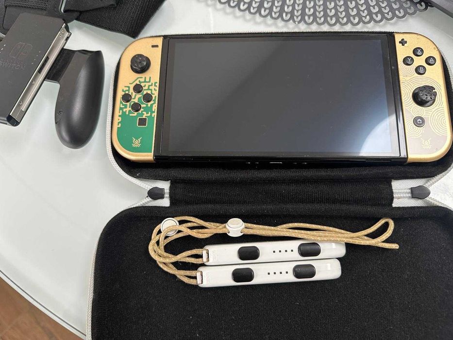 NINTENDO Switch + 8 jocuri