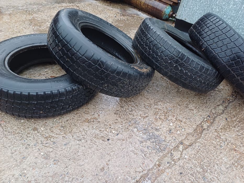 Продам резину на уаз