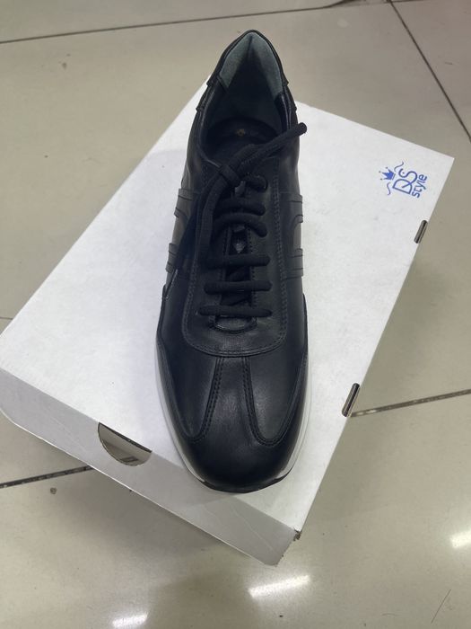 Продам кожанные кроссовки(Турция) 42р