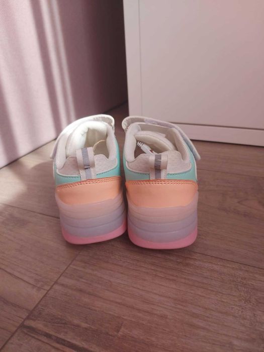 Детски обувки с колелца