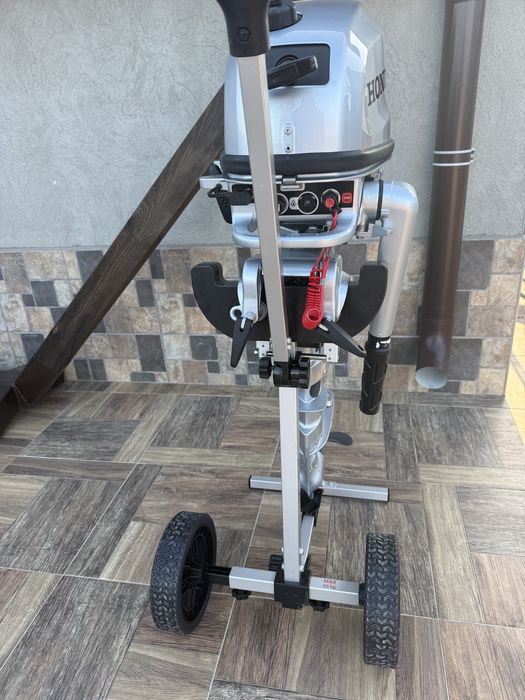 ЧИСТО НОВ! Двигател за лодка honda 6кс