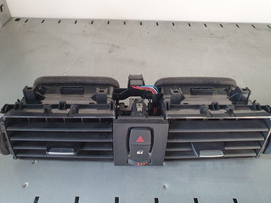Grila ventilatie ac centrala BMW F20 F21 F22 F23 F30 F31 F32 F34 F36