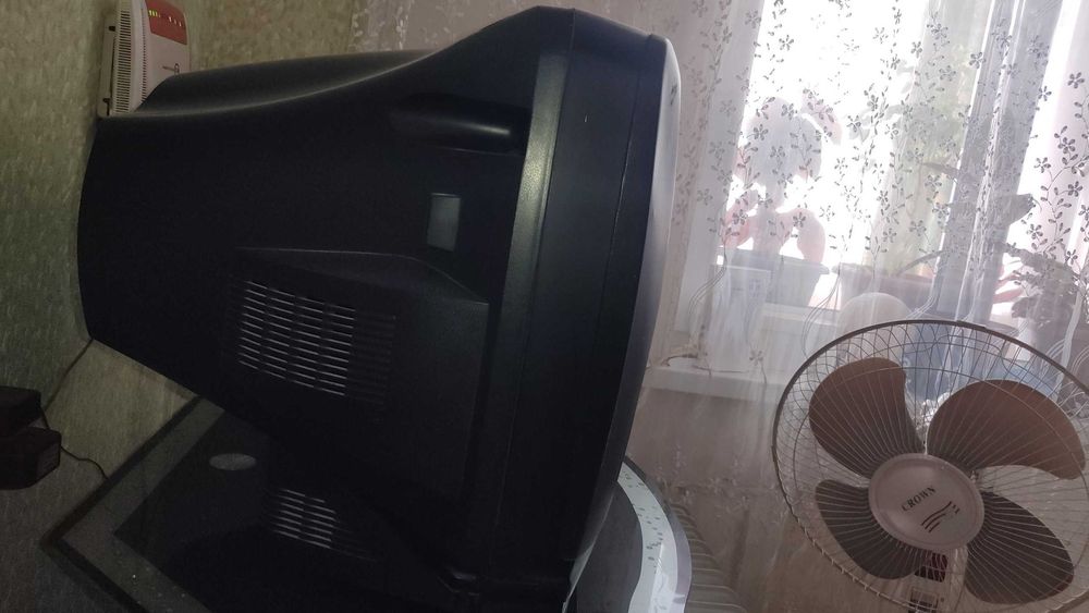 Телевизор LG (рабочий) + тюнер + 2 пульта