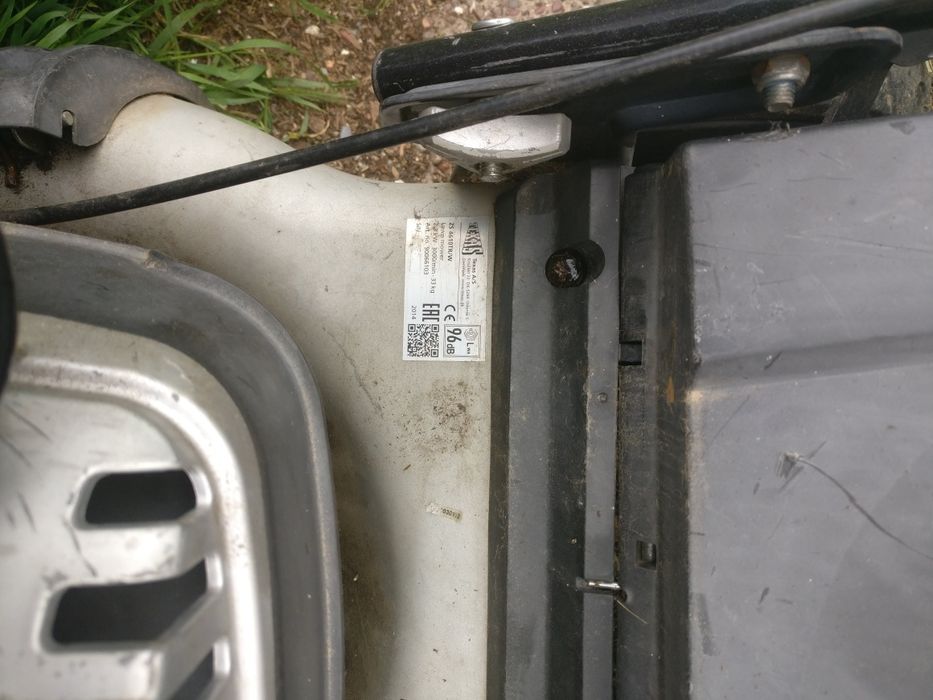 Mașina de tuns iarba, benzină