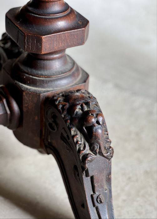 Masă veche stil Victorian / Napoleon III din lemn masiv – piesă deosebită