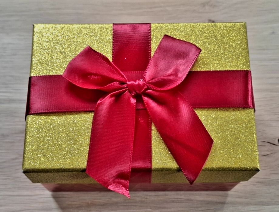 Много Красив Дамски и Мъжки подаръчен Комплект .