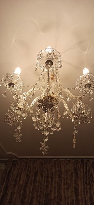 Люстра хрустальная классика.