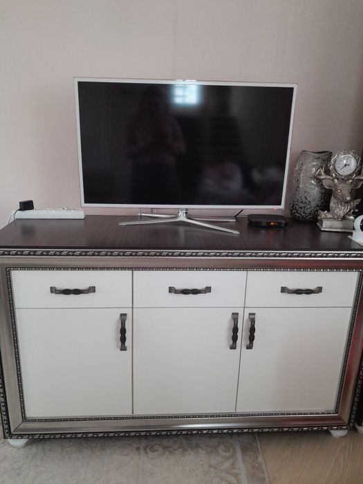 Продам гостинную и стол в комплекте