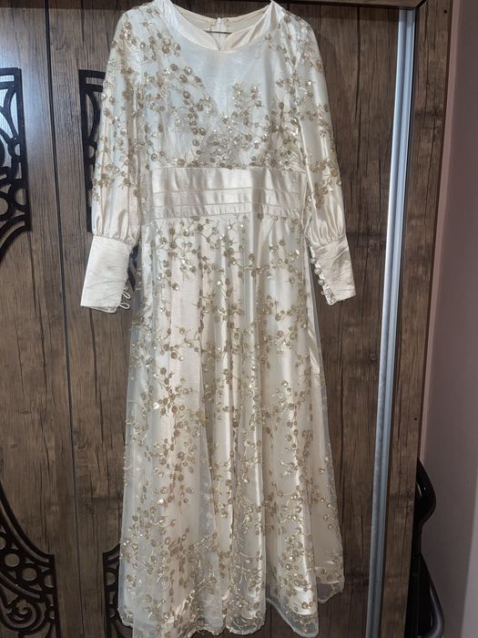 To’y oqshomlibosi (vecherniy ko’ylak) sotiladi