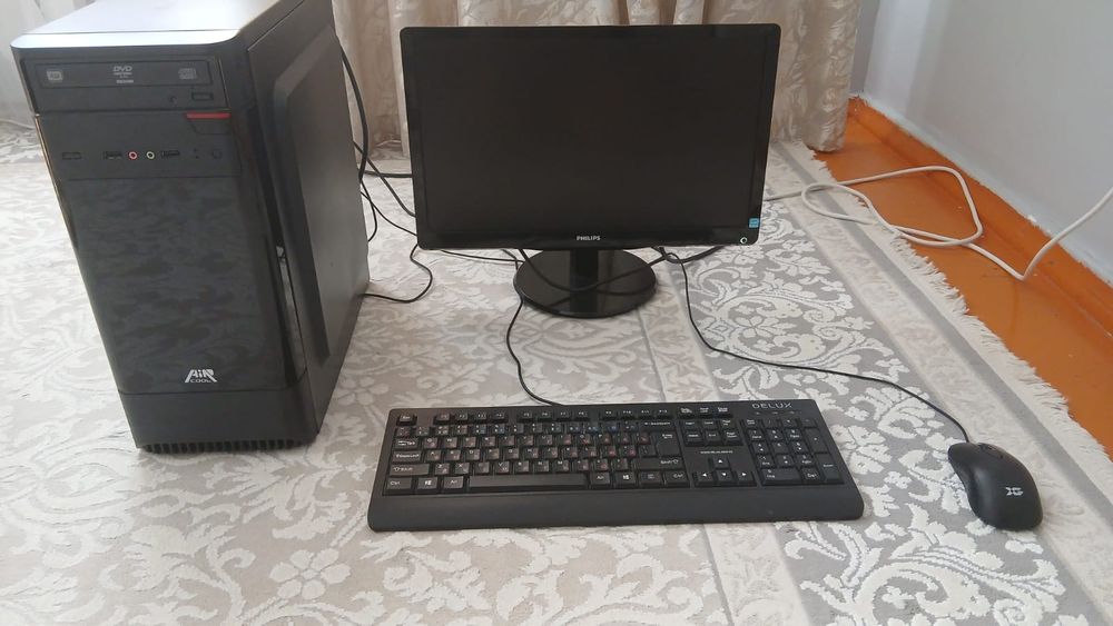 компьютер в комплекте работает