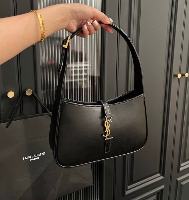 Saint Laurent Le 5 À 7 hobo bag