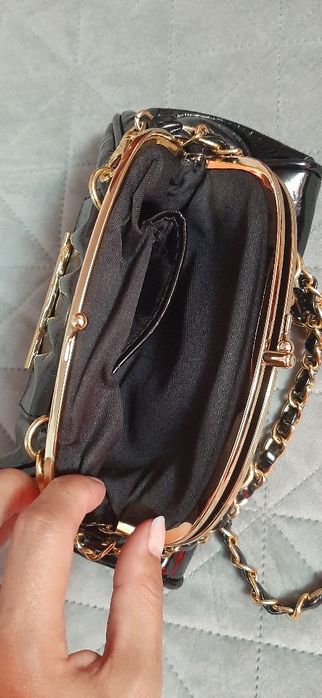 Geanta lacuita neagra eleganta 60 lei