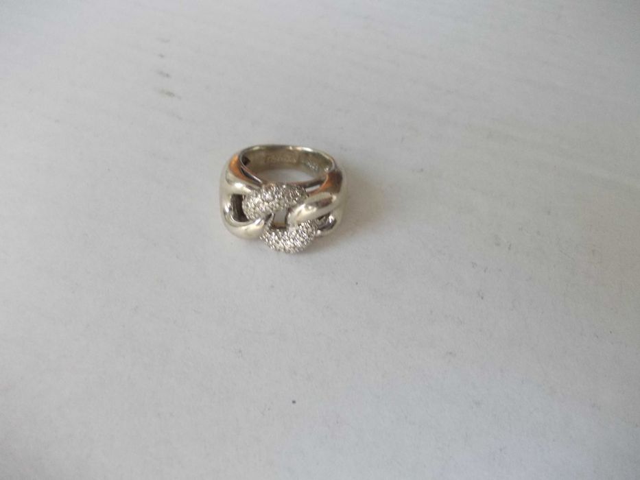 Inel vechi din argint cu pietre albe