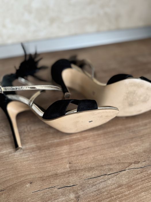 Sandale dama . Fabricate in atelier la cerere . Model bomba .