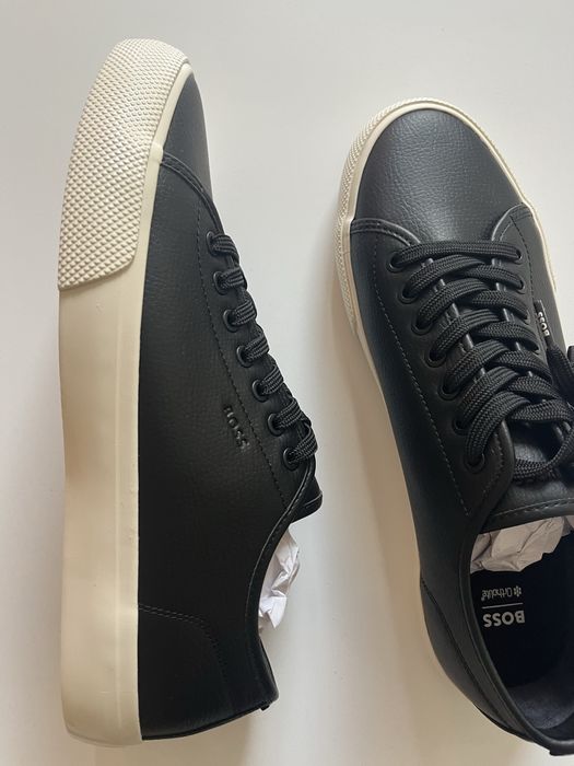 чисто  нови маратонки Boss aiden