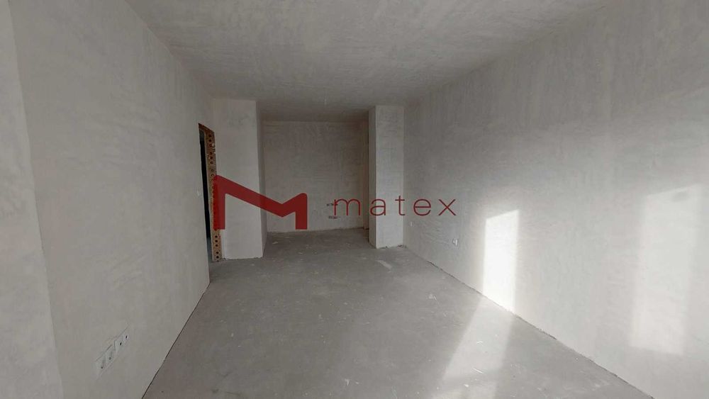 Продава се Двустаен апартамент в Варна, Цветен квартал - 62 кв.м за 2178 €/кв.м - Снимка #3