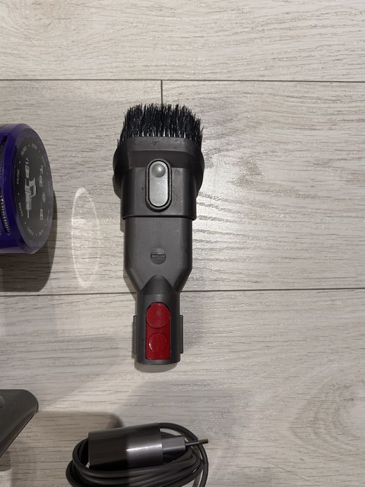 Vând Dyson V11, utilizat