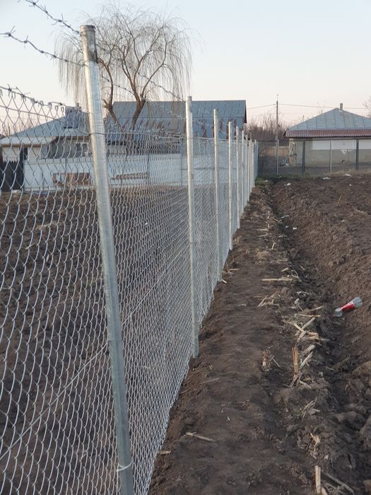 Împrejmuiri / Gard / porți / gradini / terenuri /