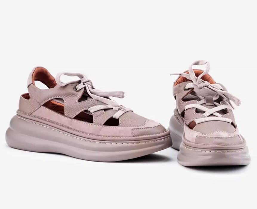 Pantofi decupați din piele