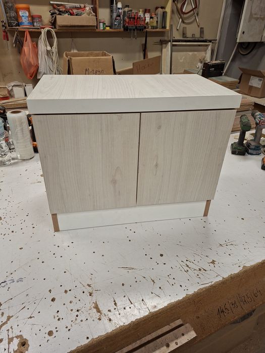 ЧИСТО НОВ ШКАФ  подходящ за аквариум