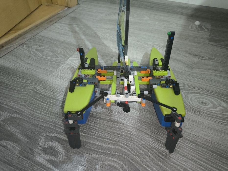 Lego Technic Catamaran 42105