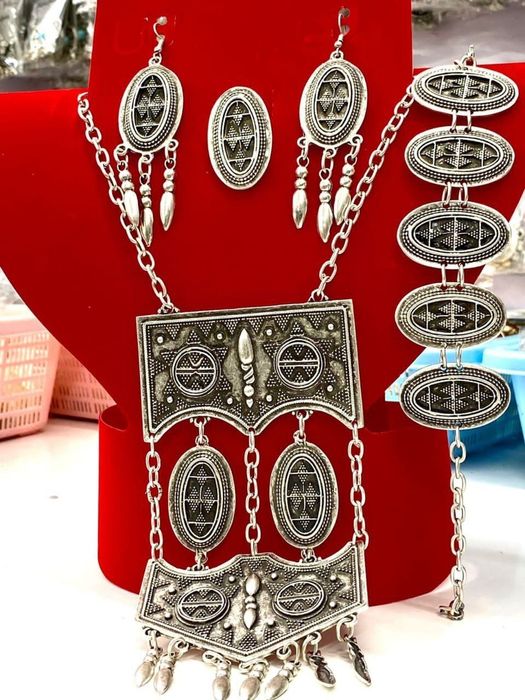 Национальное украшение,