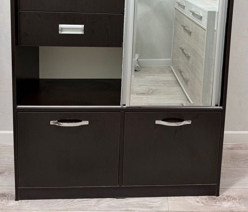 Продаю шкаф в прихожую