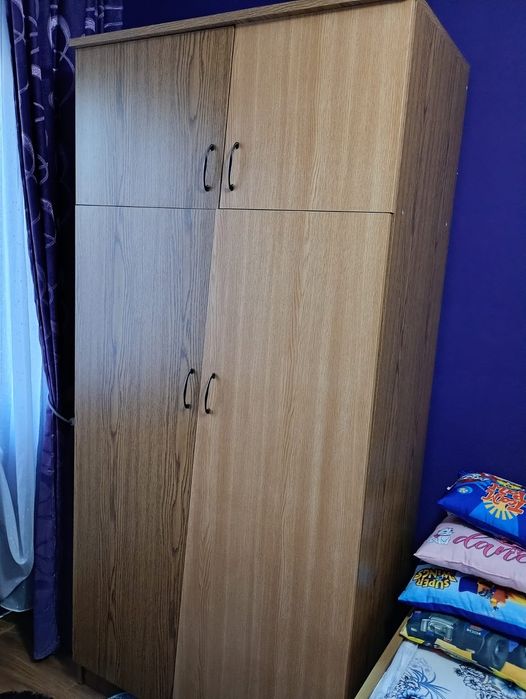 Vând colțar plus fotoliul care se și adaptează la colțar. Dulap