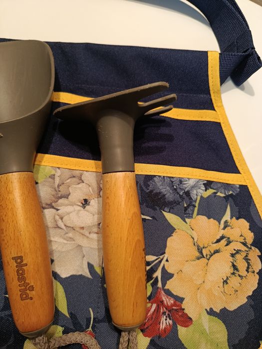 Сумка садовая с инструментами.