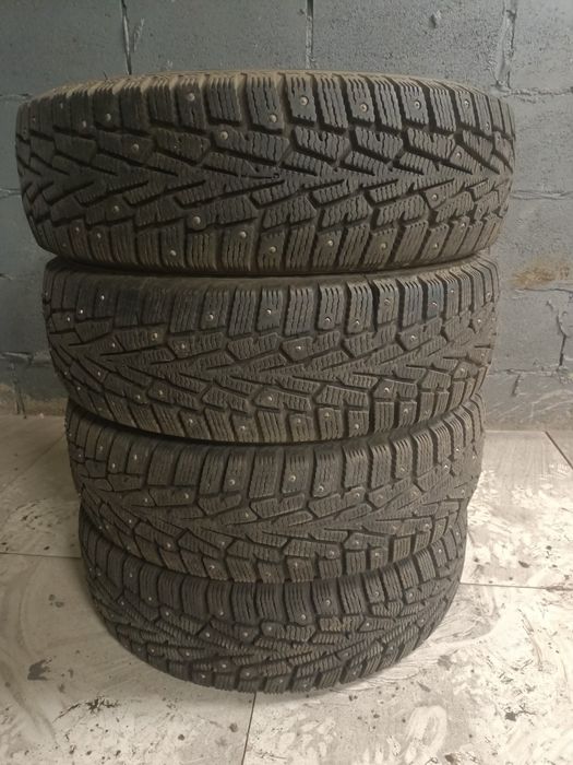 Зимние шины хорошем состоянии