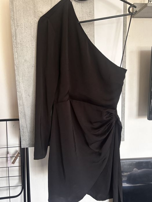Рокля H&M за повод