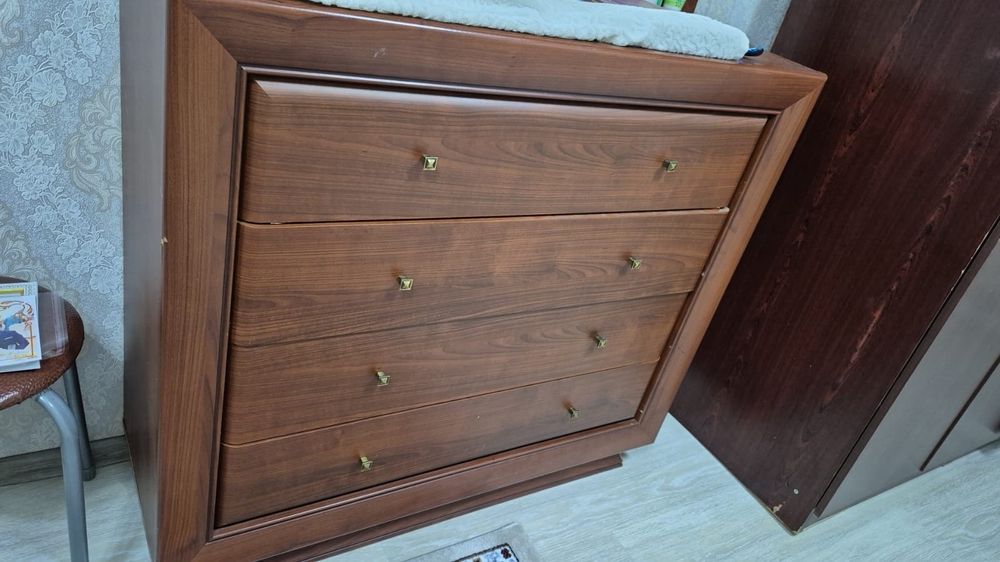 Продам спальный гарнитур