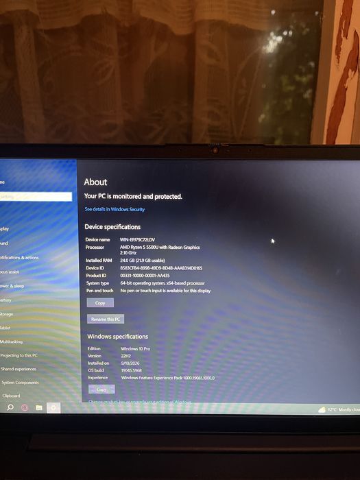 Vand laptop lenovo cu amd ryzen 5