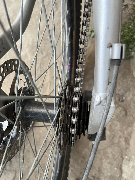 Vand bicicleta la 100 de lei