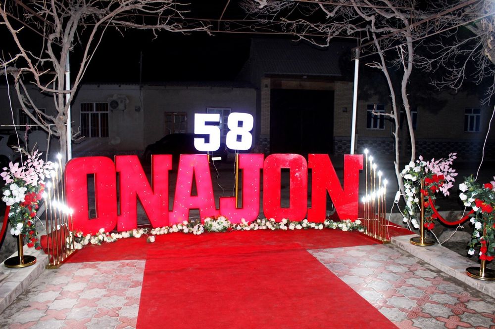 Dekoratsiya sotiladi srochni.