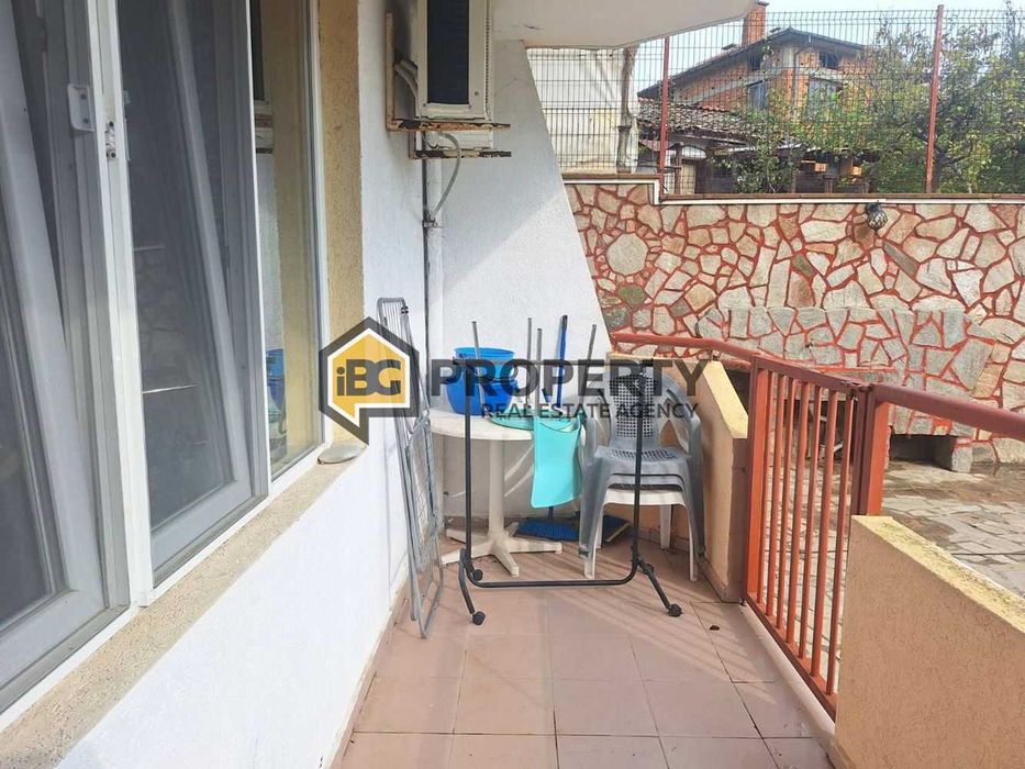 Просторен едностаен с голяма тераса