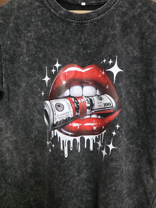 Продаю  женскую  футболку