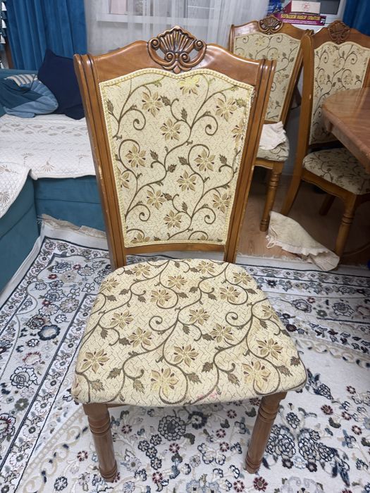 Продам стол к нему 11 стульев