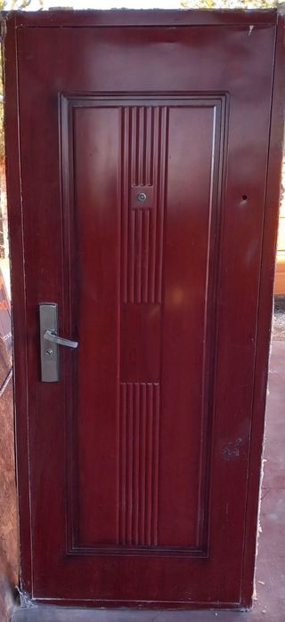 Метална входна врата